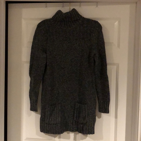 Ladies sweater! - Picture 1 of 4